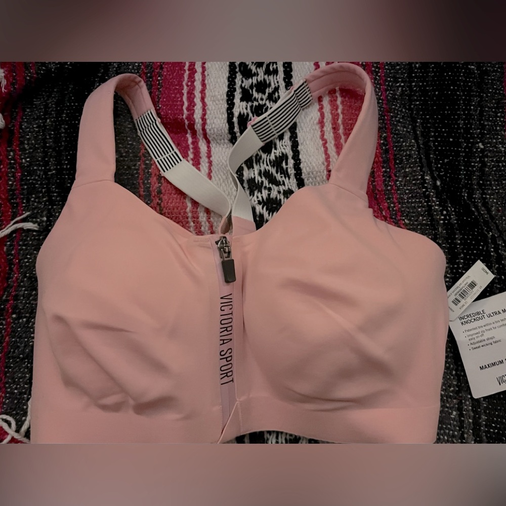 Brand New Victoria Secret Sport Bra 34DD with tags